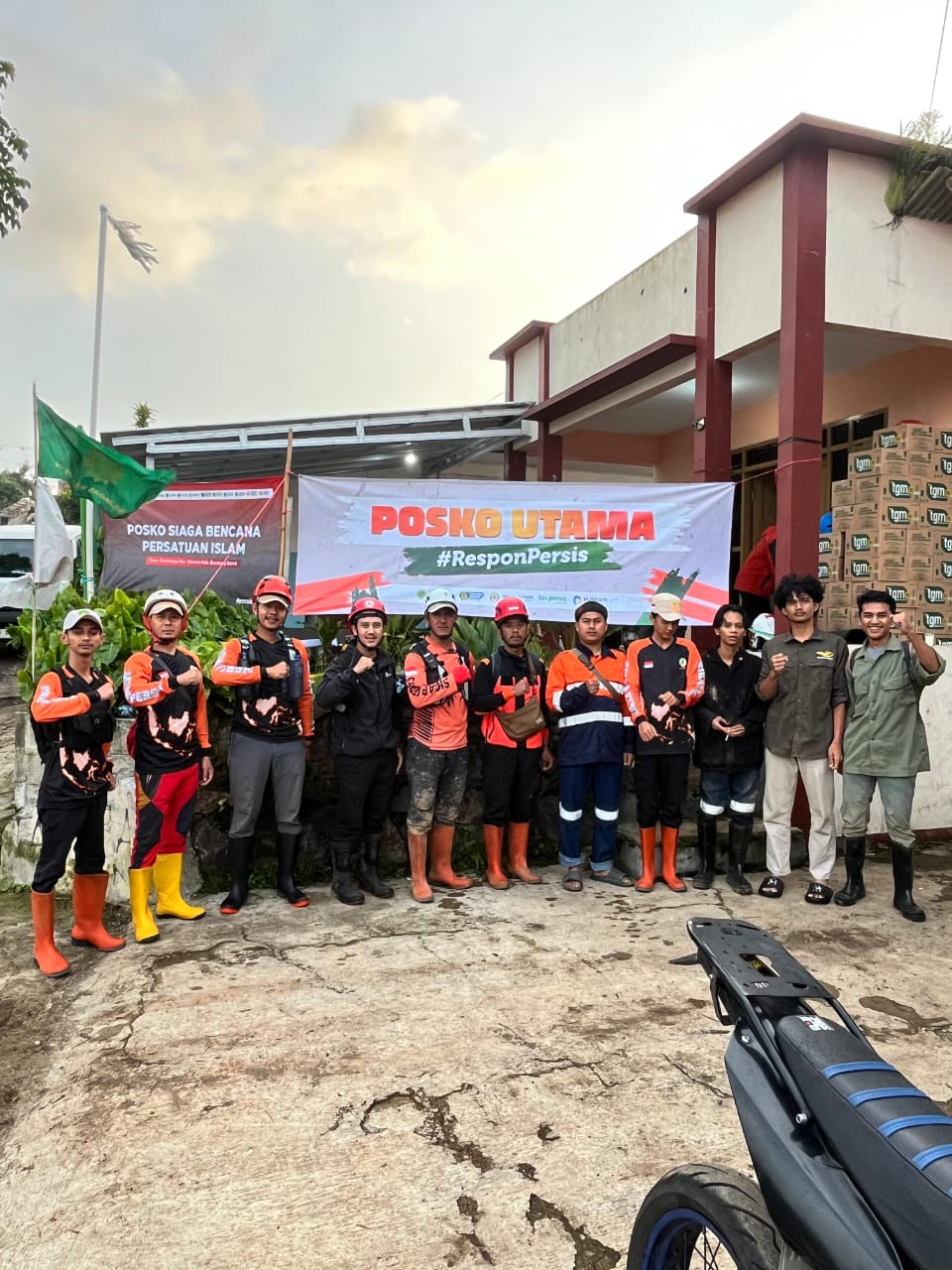 SIGAB Persis Korwil Jawa Barat Bersama Korda Lakukan Operasi Pencarian Korban Longsor Pasirlangu